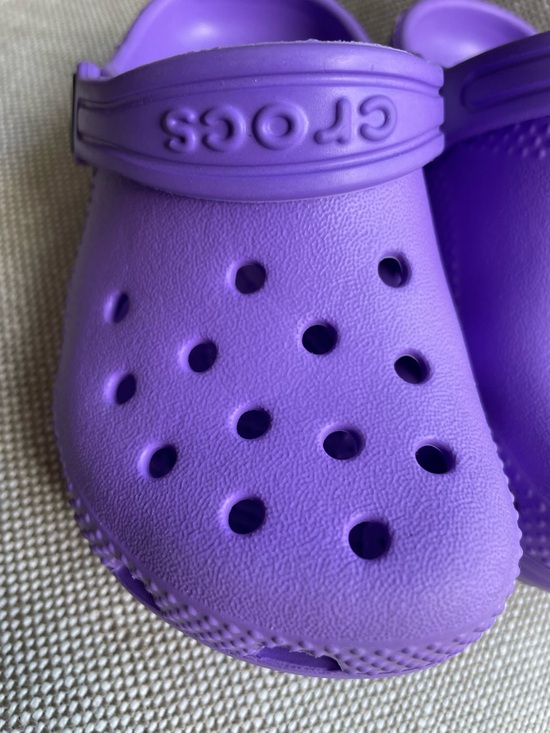 CROCS: Toddler Classic Clog Purple - Picture 3 of 14